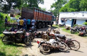 আসানসোলের(ASANSOL) সালানপুর থানা বাজেয়াপ্ত সাইকেল ও বাইক নিলাম করে ১২ লক্ষ টাকা আয়