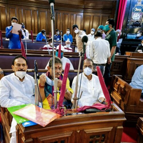 विधायकों ने ली शपथ