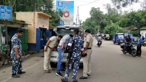  हथियारों के साथ दबोचा