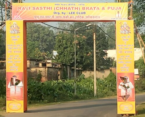 Krishna Prasad के बैनर फाड़े