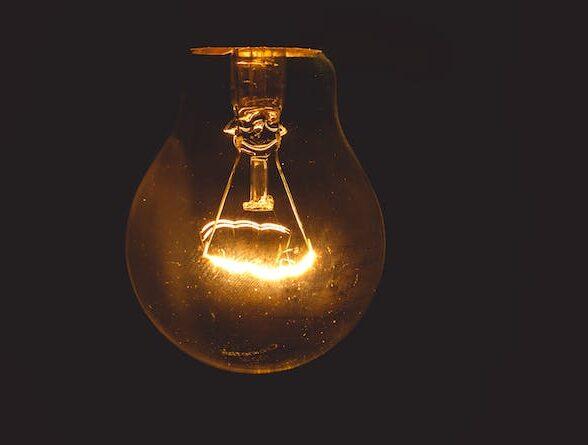 close up photo ofg light bulb