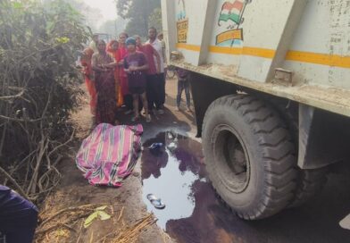 বালি ডাম্পারের ধাক্কায় বৃদ্ধার মৃত্যু, ভাঙচুর