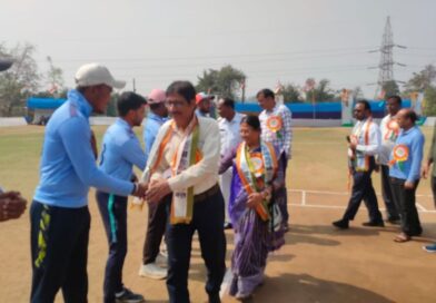 স্বর্গীয় মানিক উপাধ্যায় ও স্বর্গীয় পাপ্পু উপাধ্যায় মেমোরিয়াল নক আউট ক্রিকেট টুর্নামেন্টের উদ্বোধন