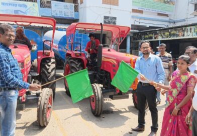 জলের দুটি ট্যাঙ্কার পেল পঞ্চায়েত সমিতি