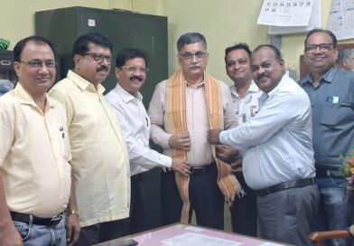 Asansol : कमर्शियल टैक्स  सिनियर ज्वांइट कमिश्नर  मो: इकराम हैदर का स्वागत चैंबर द्वारा