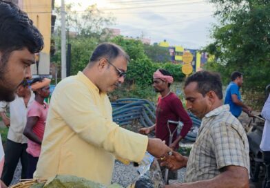 অবশেষে রাস্তা তৈরির কাজ শুরু, লাড্ডু বিলি বিজেপি নেতার