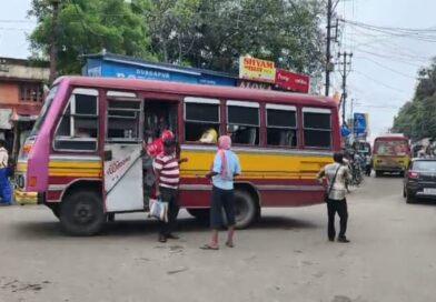দুর্গাপুরের ঘটনায় শোরগোল, হোমের শিশু ও মাকে মিনিবাসে উঠতে না দেওয়ার অভিযোগ, ক্ষমা চাইলো প্রশাসন ও মিনিবাস মালিক সংগঠন