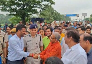 দুর্গাপুর ব্যারাজ পরিদর্শনে সেচমন্ত্রী মানস ভুঁইয়া ,  বৃষ্টি নিয়ে উদ্বেগ প্রকাশ, কেন্দ্র কিছুই দেয়নি, তবুও কাজ হচ্ছে
