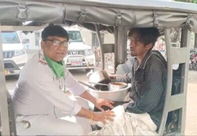 Asansol : ट्रैफिक पुलिस ने चोर को रंगे हाथों चोरी करते पकड़ा रेलपार के युवक को