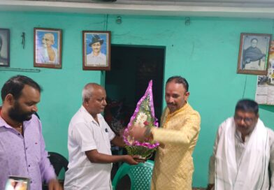 अवकाश प्राप्त ईसीएल कर्मी सम्मानित, घर में भी भव्य स्वागत