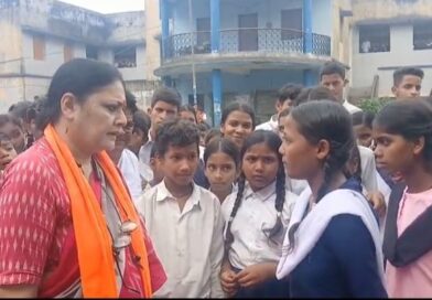বার্নপুরে স্কুল পরিদর্শনে বিজেপি বিধায়ক, পড়ুয়াদের সঙ্গে কথা, অব্যবস্থা নিয়ে ক্ষোভ প্রকাশ