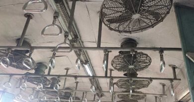 Bardhaman – Asansol मेमू ट्रेन में पंखे बंद, गर्मी में यात्रियों का हाल बेहाल, सुविधाओं की जिम्मेदारी पर सवाल
