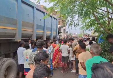 বেহাল রাস্তা পারাপার করতে গিয়ে বেপরোয়া ডাম্পারের নিচে চাপা পড়ে মৃত্যু