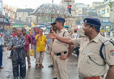 Asansol : नगर निगम के सामने रेलवे की जमीन पर अवैध दुकानों को आरपीएफ ने हटाया