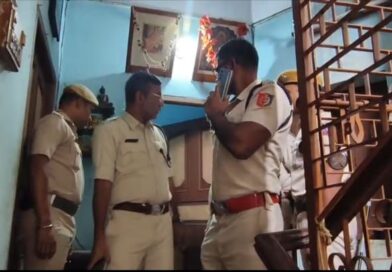 আসানসোলে ভাড়াটিয়ার চাপ ও আর্থিক দেনায় হাতের শিরা কেটে ও এ্যাসিড খেয়ে আত্মহত্যার চেষ্টা,  মায়ের মৃত্যু, জখম ছেলে, তদন্তে পুলিশ