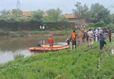 Asansol : पिता – पुत्र का सुराग नहीं, नदी में तलाश रहे  गोताखोर