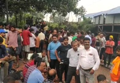ইসিএলের ভ্যানের ধাক্কায় স্কুল ছাত্রীর মৃত্যু, ক্ষতিপূরণের দাবিতে বিক্ষোভ