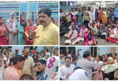 আসানসোল পুরনিগমের গেট আটকে বিক্ষোভ নির্মল সাথী মহিলা কর্মীদের