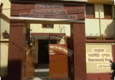 আসানসোলের স্কুল খোলা, মুখ্যমন্ত্রীর নির্দেশ অমান্যের অভিযোগ, বার্ষিক পত্রিকার উদ্বোধনে পড়ুয়াদের উপস্থিতি নিয়ে বিতর্ক