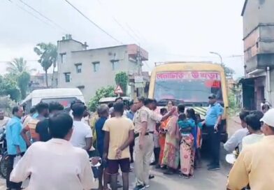 पानी की मांग को लेकर सड़क जाम