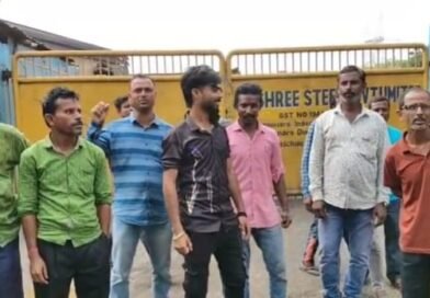 দুর্গাপুর শিল্পতালুকে বেসরকারি কারখানার গেট আটকে বিক্ষোভ, বকেয়া বেতনের দাবি