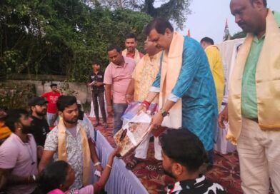 Asansol : TMC का मिलन‌ उत्सव, 500 साड़ी वितरण