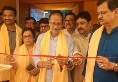 আসানসোলে আপকার গার্ডেন কালিপুজোর উদ্বোধনে মন্ত্রী মলয় ঘটক