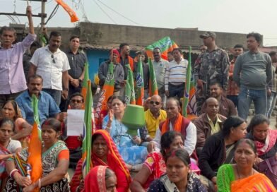 রানিগঞ্জে পানীয়জলের দাবি বিডিও অফিসে  বিক্ষোভ, রাস্তা অবরোধ অগ্নিমিত্রা পালের নেতৃত্ব