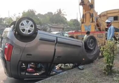 দুর্গাপুরে চারচাকা গাড়ির পেছনে ডাম্পারের ধাক্কা, বরাত জোরে রক্ষা চালক সহ দুজনের