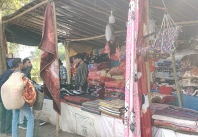 জীবিকার খোঁজে শিল্পাঞ্চলে যোগীরাজ্যের মানুষেরা এসে পসরা সাজিয়েছেন