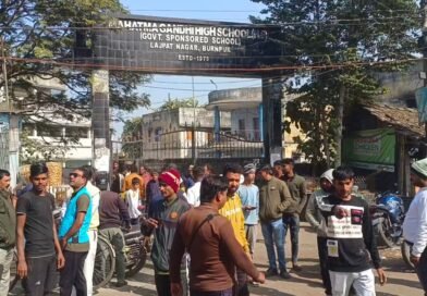 स्कूल में बाहरी युवकों ने छात्रों के साथ की मारपीट, ‌तनाव