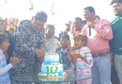 কর্মীদের উদ্যোগে পালন করা হলো বিধায়কের জন্মদিন