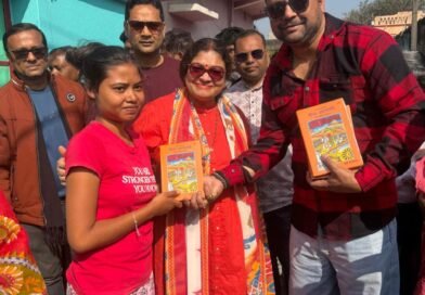 भाजपा द्वारा श्रीमद्भागवत गीता वितरण