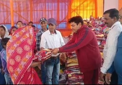 আসানসোলের আশা ও সাফাই কর্মীদের পাশে বিজেপি নেতা দিলেন চাল