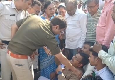 আসানসোল শহরকে যানজট মুক্ত করার দাবি কংগ্রেসের, জিটি রোড অবরোধ, পুলিশের সঙ্গে ধস্তাধস্তি