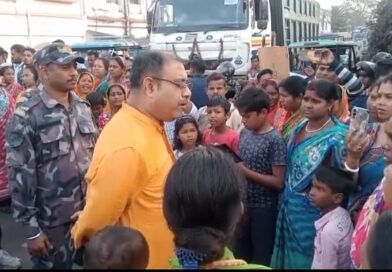 চারদিন ধরে নেই জল, রাস্তায় নেমে অবরোধ বিক্ষোভ আসানসোল পুরনিগমের ১৪ নম্বর ওয়ার্ডের বাসিন্দাদের