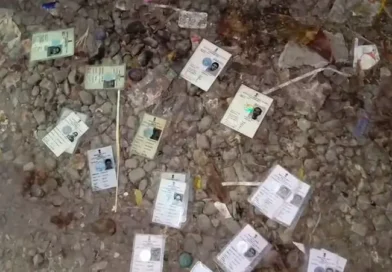 রানীগঞ্জে ডাস্টবিনে ভোটার কার্ড