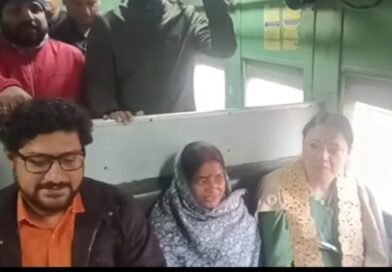 আসানসোল – বোকারো ট্রেনে সওয়ার অগ্নিমিত্রা পাল