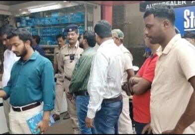 আসানসোলে মডিফাইড সাইলেন্সার বিক্রি আটকাতে দোকানে পুলিশের অভিযান