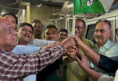 कांग्रेस छोड़ तृणमूल में शामिल हुए अधिवक्ता सैयद इजाज अहमद, मंत्री ने थमाया झंडा