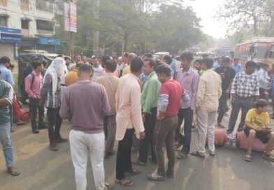 गैस सिलेंडर की किल्लत से फूटा लोगों का गुस्सा, सड़क जाम कर एजेंसी के खिलाफ जोरदार प्रदर्शन