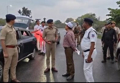 বিধানসভা নির্বাচনের আগে পশ্চিম বর্ধমানে ২৩ টি চেকপোস্টে কড়া নজরদারি , কুলটিতে আসানসোল দুর্গাপুরের পুলিশ কমিশনারের পরিদর্শন