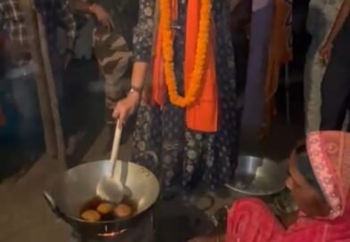 আসানসোল দক্ষিণে প্রচারে  চপ ভেজে মমতা সরকারকে কটাক্ষ অগ্নিমিত্রা পালের