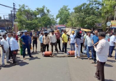 আসানসোলে গ্যাস ভোগান্তি অব্যাহত, সিলিন্ডার না পেয়ে  জিটি রোড অবরোধ