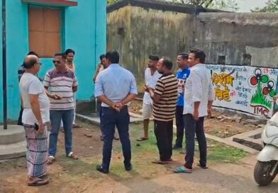 तृणमूल कांग्रेस के दीवार लेखन पर गोबर पोत दिया, ‌तनाव