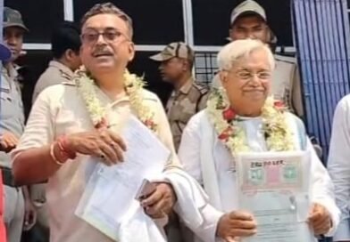 রঙিন মিছিল করে মনোনয়ন জমা দুর্গাপুরের তৃণমূলের প্রদীপ মজুমদার ও কবি দত্তর