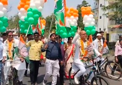 दुर्गापुर में अनोखे विरोध के साथ कांग्रेस उम्मीदवारों ने भरा नामांकन