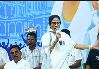 দুর্গাপুরের সভায় তোপ মমতা বন্দ্যোপাধ্যায়ের বাংলায় ‘সুপার ইমার্জেন্সি’ চলছে বেআইনি কাজে সুবিধার জন্যই অফিসারদের বদলি