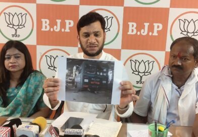 আসানসোলে পুলিশের গাড়ি দুর্ঘটনা নিয়ে রাজনৈতিক চাপানওতোর  সিআইএসএফ নয়, চালক ৭ম ব্যাটেলিয়ানের, দাবি বিজেপি প্রার্থীর