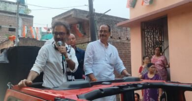 আসানসোলে মলয় ঘটকের হয়ে ভোটের প্রচারে নচিকেতা চক্রবর্তী